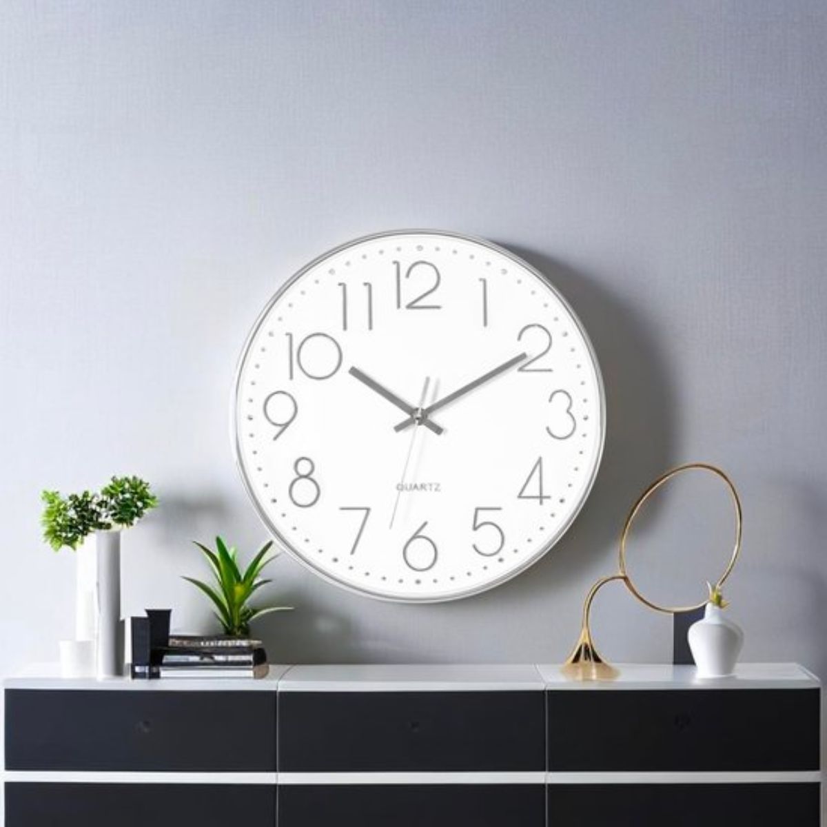 Tyme Wandklok - 40cm Klok Modern - Muurklok - Analoog - Stil Uurwerk - Quartz - Wit Zilver