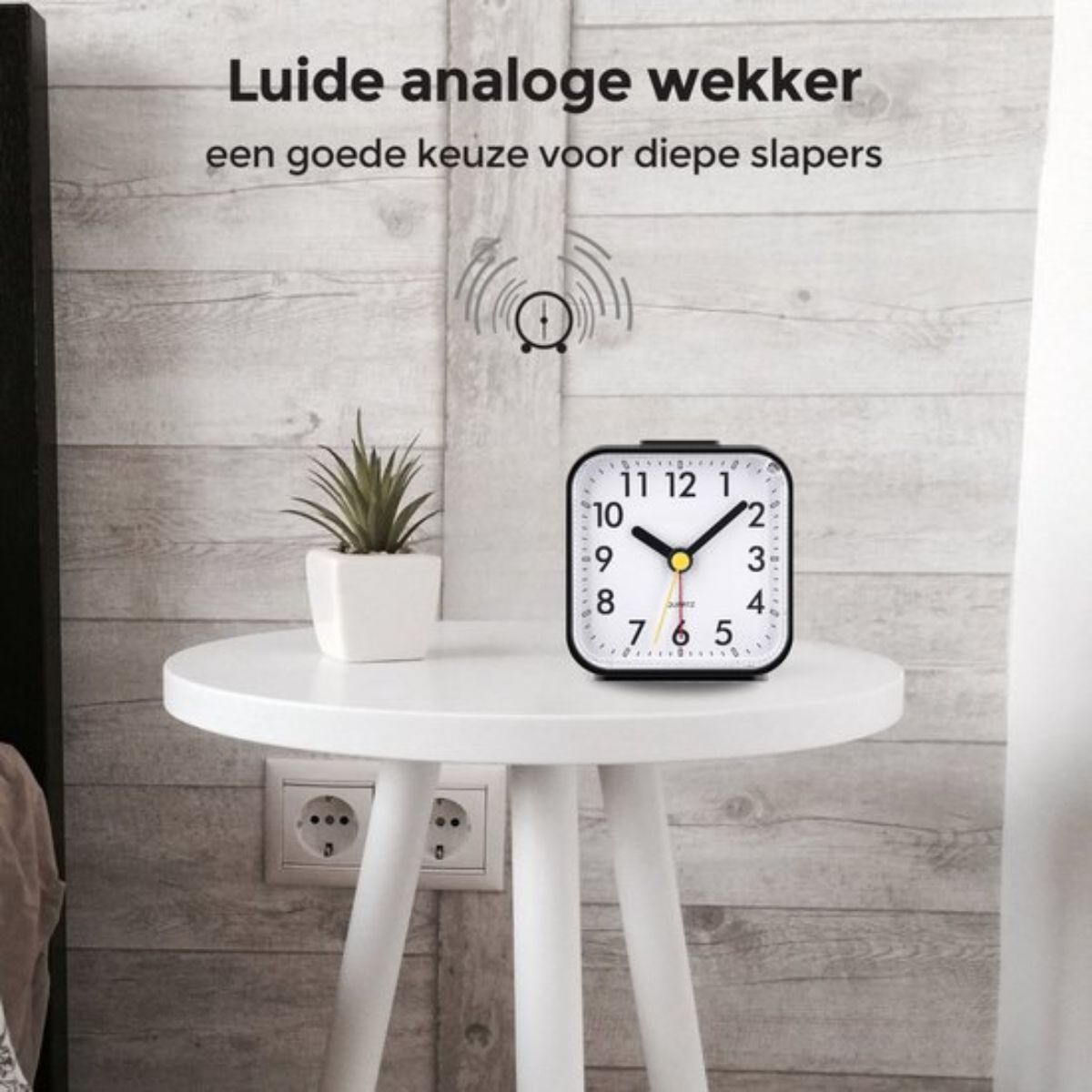 Tyme Wekker Analoog - Zonder Tikgeluid - Met Alarm - Incl. Verlichting - Kinderen tot Senioren - voor Slaapkamer - Vierkant - Zwart