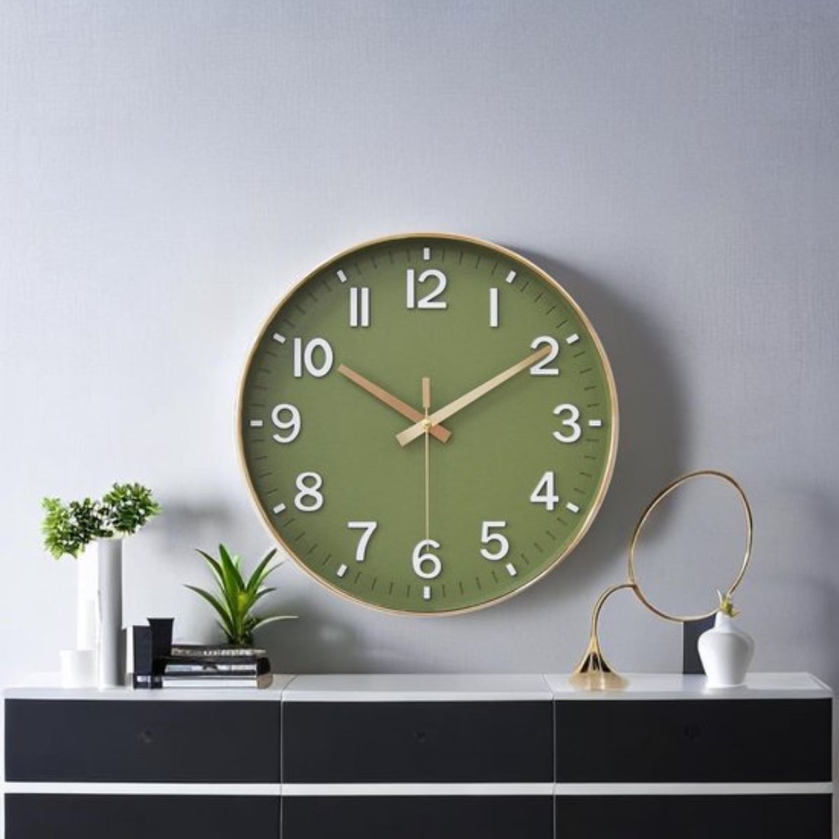 Tyme Wandklok - 30cm Klok modern - Analoog - Stil Uurwerk - Muurklok - Quartz - Groen Goud
